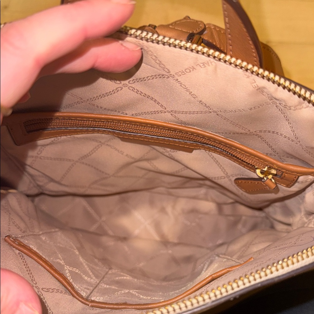 Michael Kors Rhea Medium Logo Backpack - Vanilla & Acorn|Like New - Picture 5 of 13